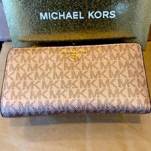 Michael Kors Saffiano Leather Jet Set Wallet in Rose Gold metallic, NWT